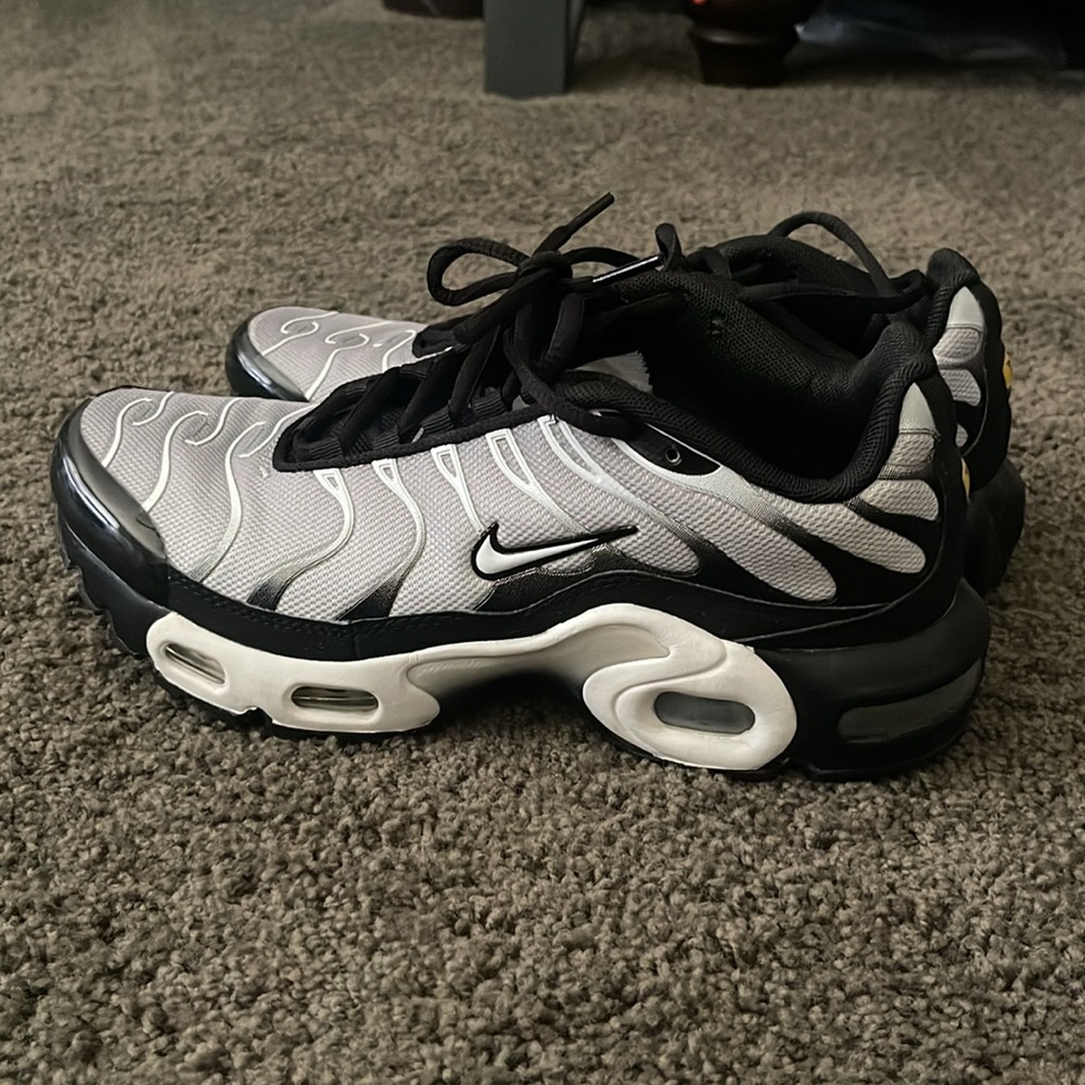 Nike - Picture 5 of 7